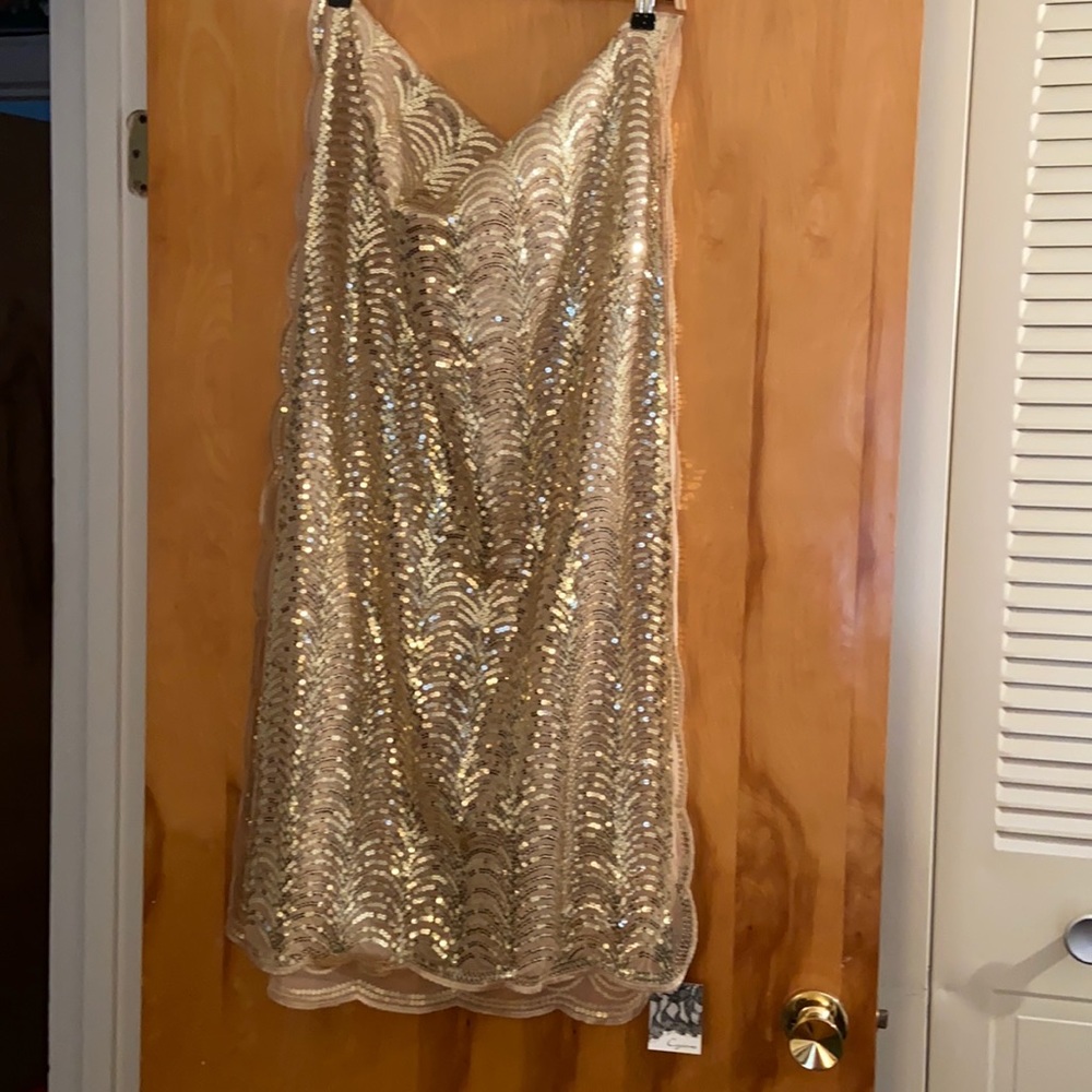 Cejon NWT wrap or table runner 1 gold 1 red